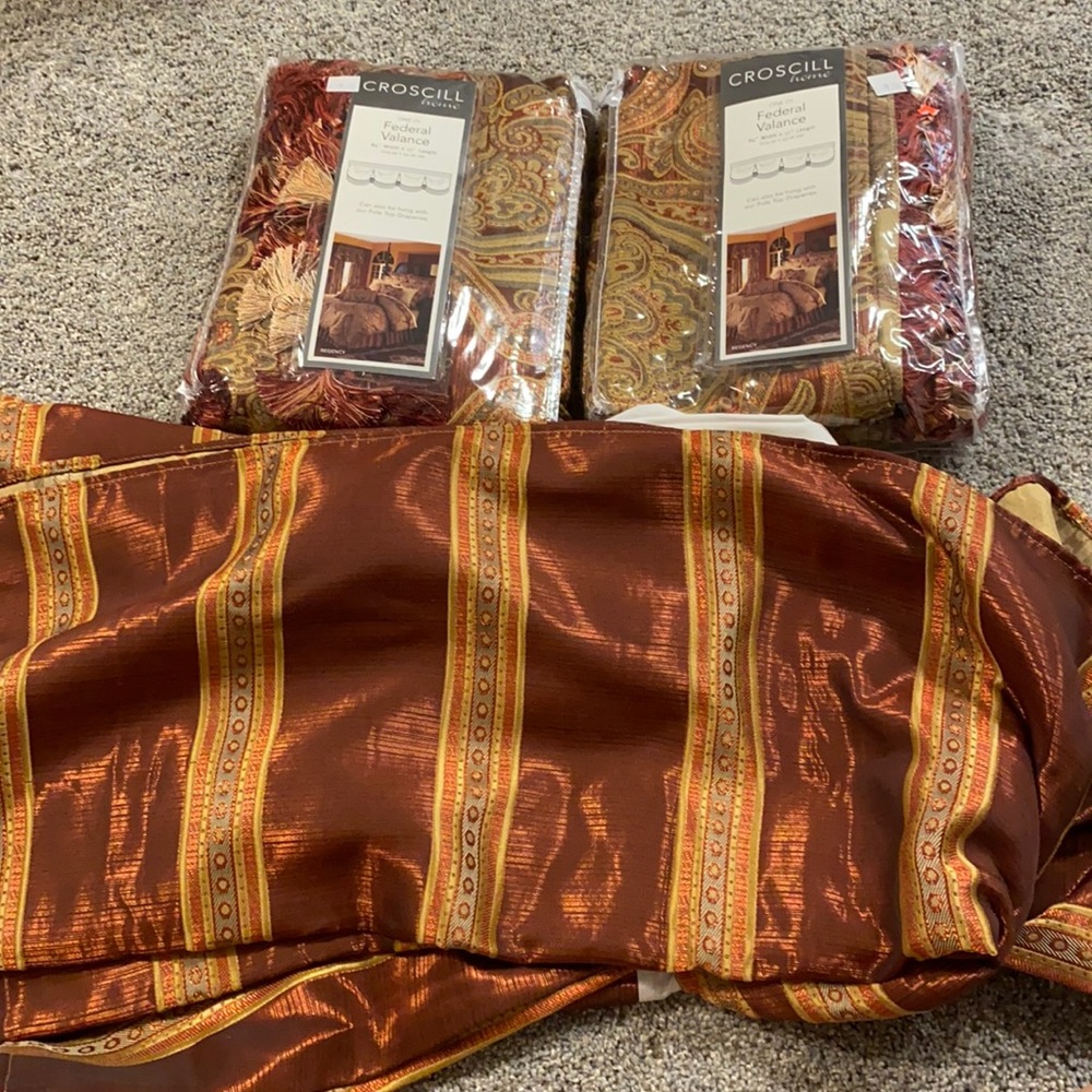 Croscill Home Bedskirt and Valance NWT!!!!